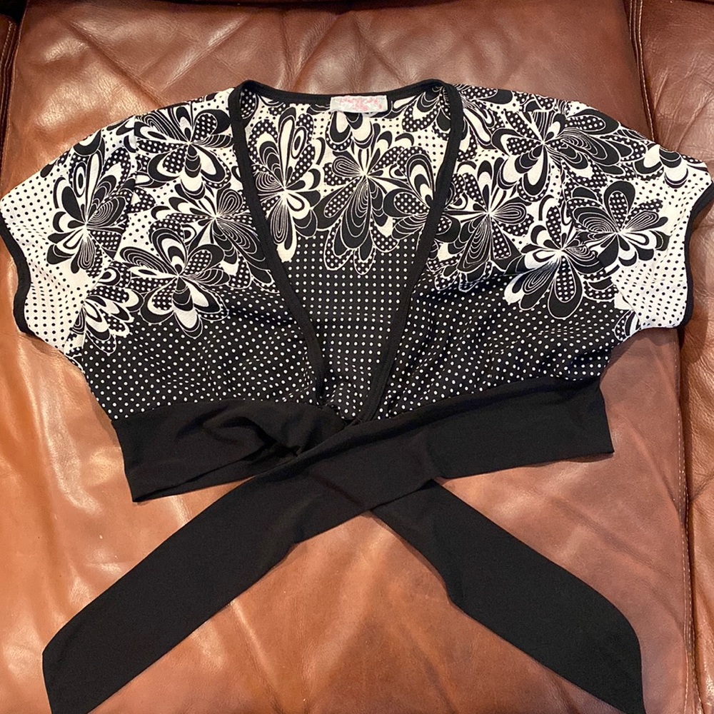 Vintage wrap crop top black and white funk floral Small